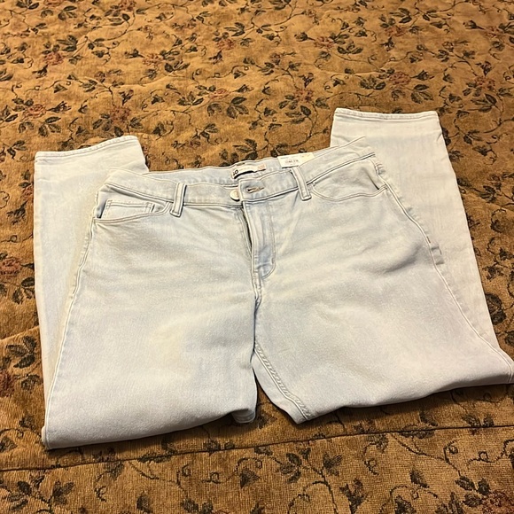SO Goods for Life Light Wash Boyfriend Low Rise Jean! NWT - Picture 1 of 11